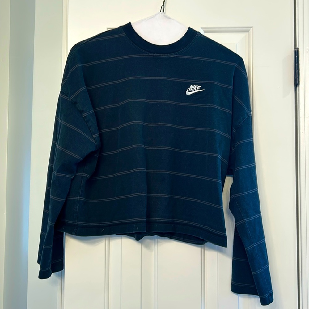 Nike cropped sweatshirt L